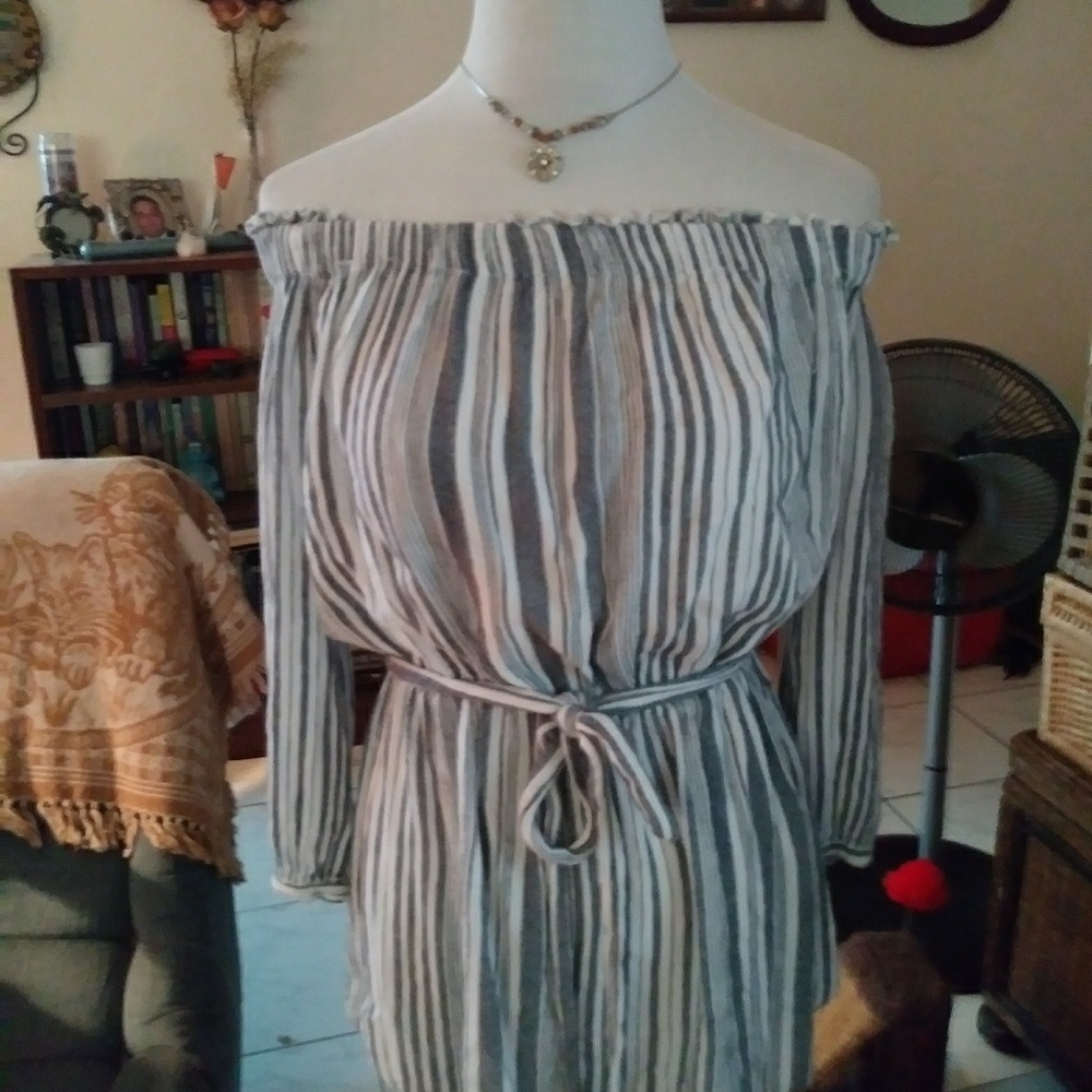 Blouse made by Hint of Blush tunic white/ grey vertical stripes ties waist